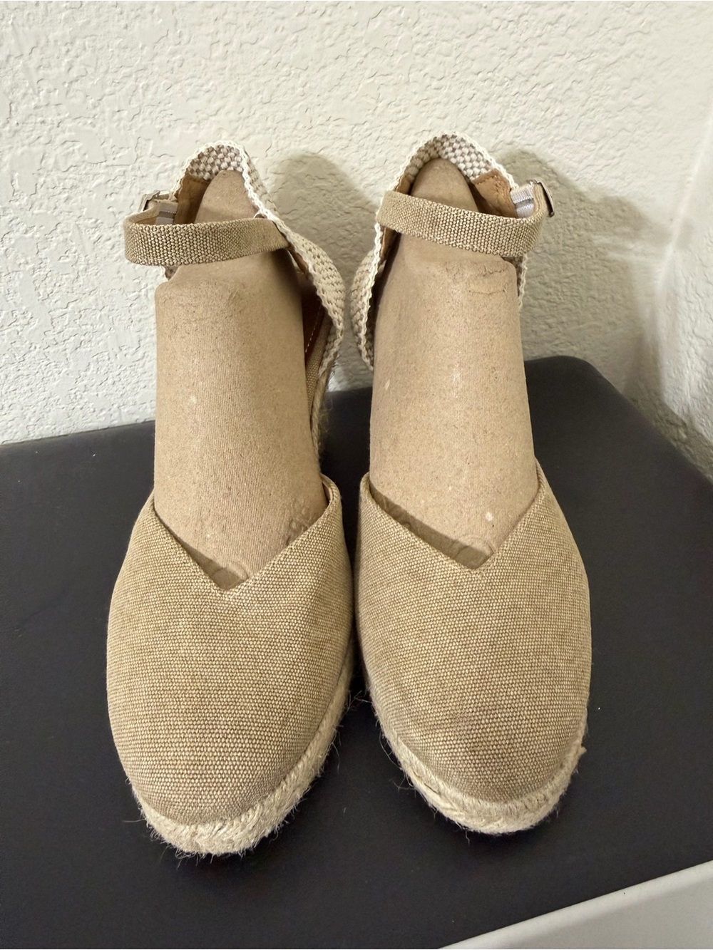 Paseart closed toe espadrille wedge sandals V-shape size 38 (7.5)